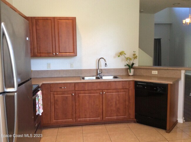 Building Photo - 812 Middleton Dr SW