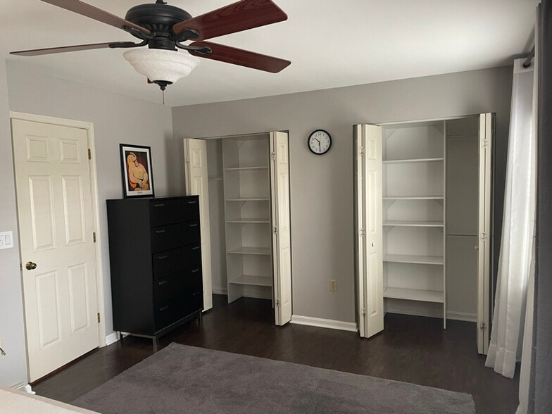 Building Photo - 2039-I Raleigh Rd