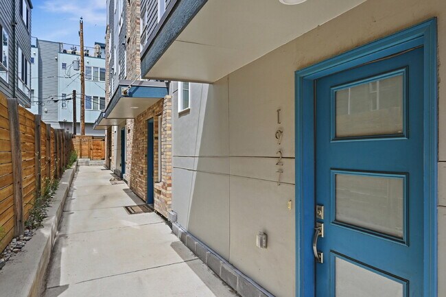 Building Photo - $3,440.95 with $300 off the first month's rent, 2 Beds - 4 Bath, Townhouse in Denver with Cozy Fi...