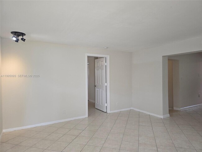 Building Photo - 1723 Thomas St