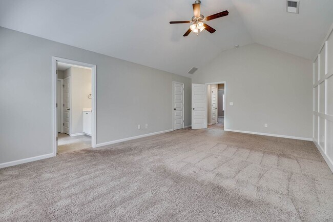 Building Photo - Beautifully maintained 4 / 2.5 home in Joh...