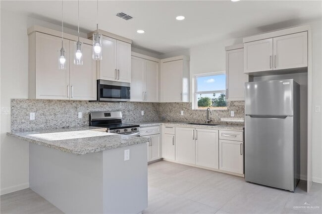 Building Photo - 2713 Brookside Bend St
