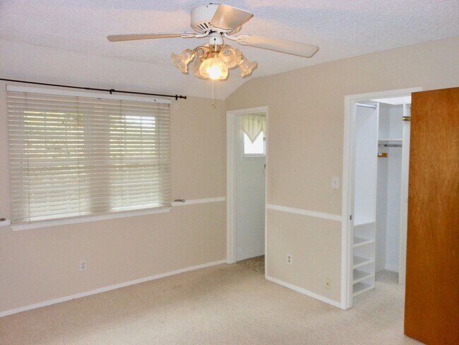 Building Photo - FOR RENT: Charming Single Level House, Pri...