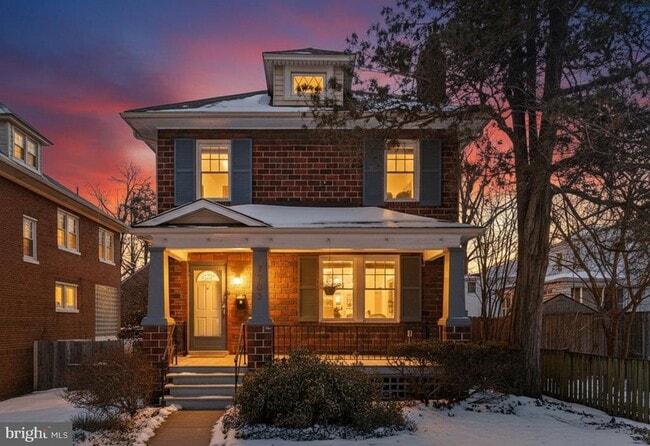 Building Photo - 7903 Woodbury Dr