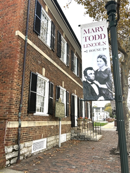 Building Photo - 515 W Main St