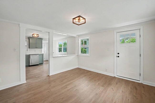 Building Photo - 3 BED | 1 BATH | HUNTER ARMY AIR FIELD