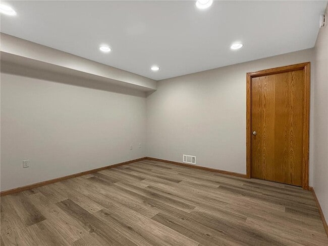Building Photo - 5801 W 99th St