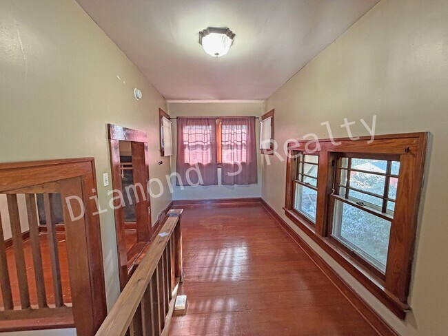 Building Photo - 816 E Delmar St