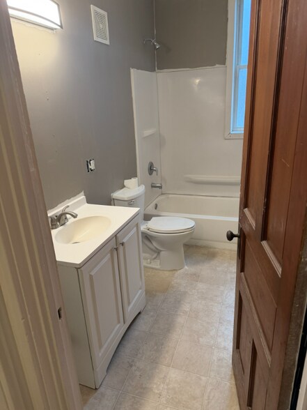 Building Photo - 3461 S Spring Ave