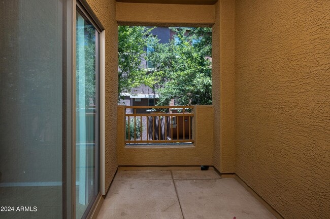 Building Photo - 240 W Juniper Ave