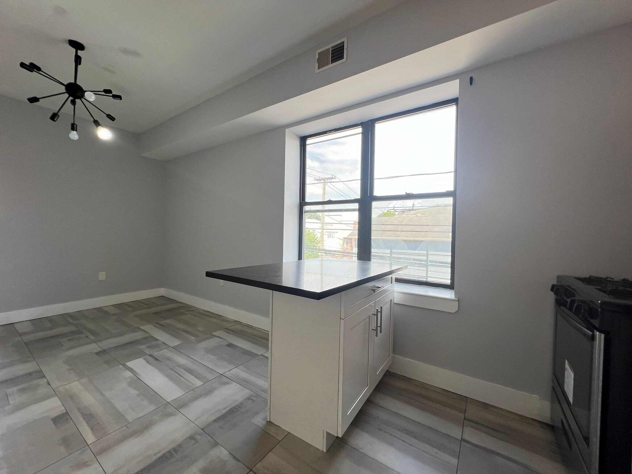 615 Bramhall 2L - 618 Bramhall Ave