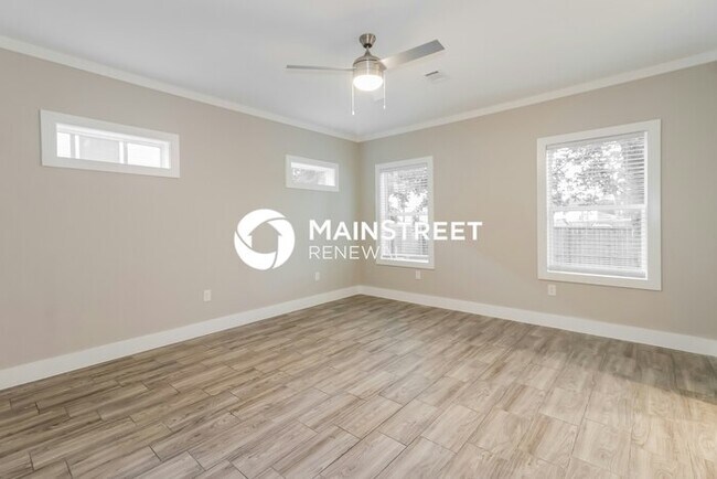 Building Photo - 4 Bedroom Pet-Friendly Home in Houston, TX with Main Street Renewal