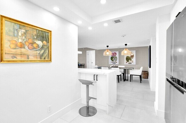 Building Photo - 4101 N Ocean Blvd