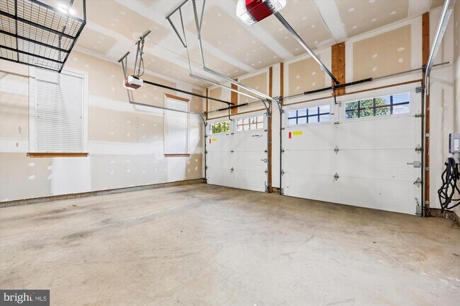 Building Photo - 448 Salk Cir