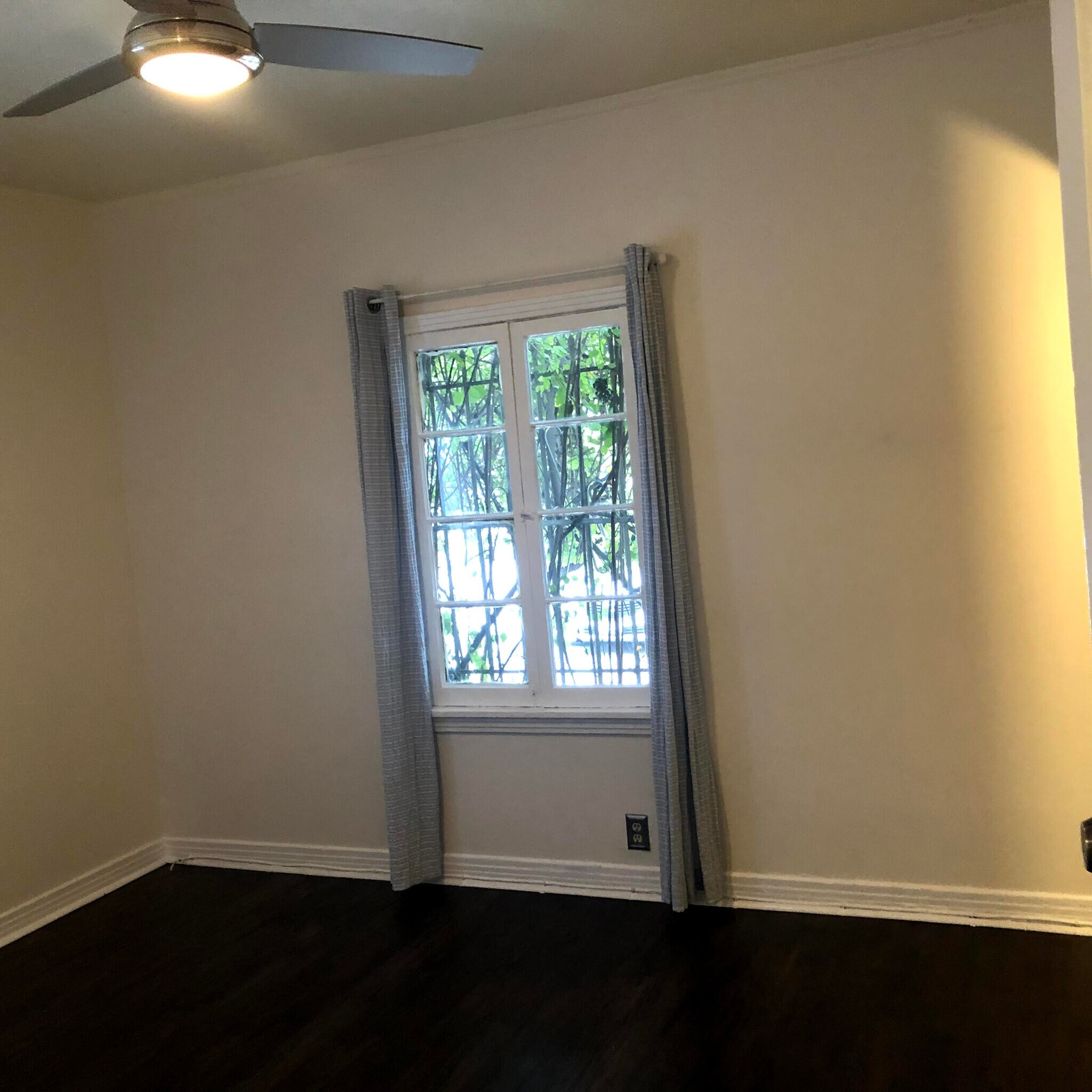 Building Photo - 412 N Orange Grove Ave