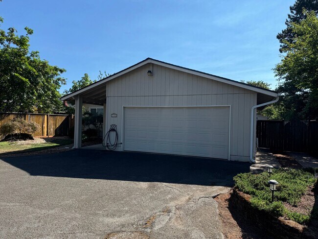 Building Photo - 3 Bedroom House off Harlow Rd.