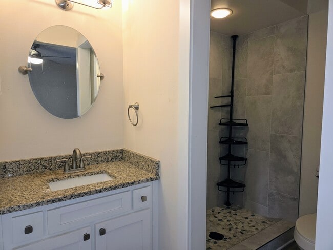 Building Photo - 1717 Needles Ln E