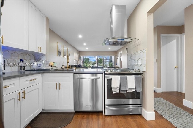 Building Photo - 796 Banks Rd