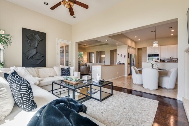 Building Photo - Beautiful Single-Story Residence in Premier Golf Course Community