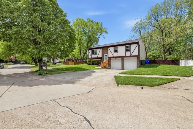 Building Photo - 5175 Threshing Ct