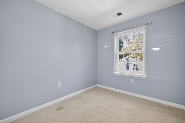 Building Photo - 18318 Streamside Dr