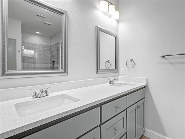 Building Photo - 524 Marbella