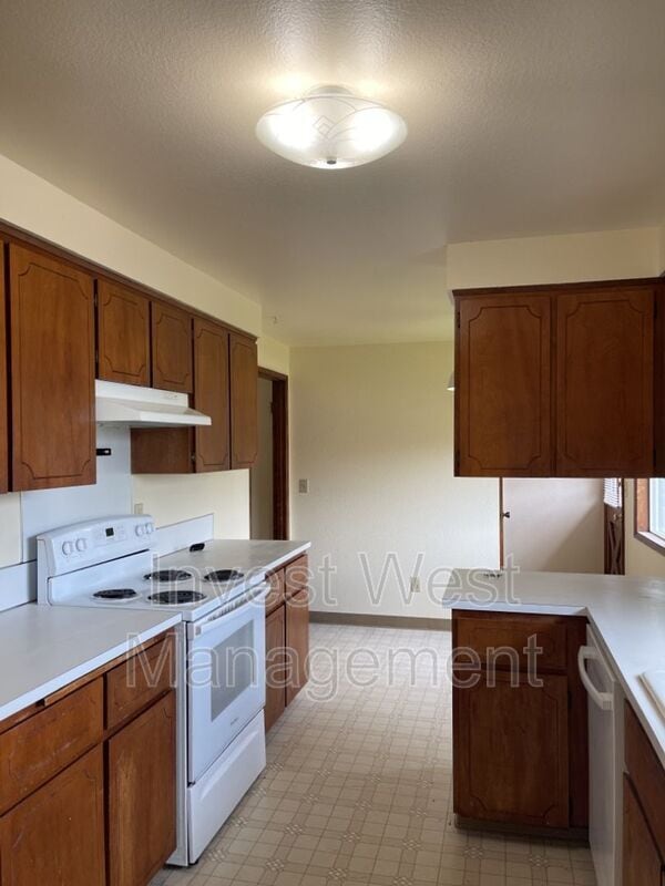 Building Photo - 2804 NE 113th St