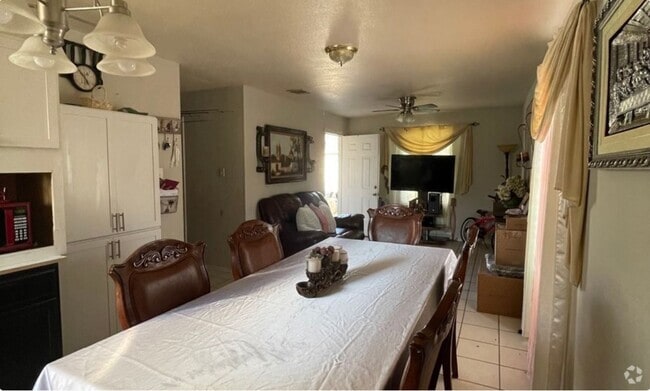 Building Photo - 411 Amires Pl