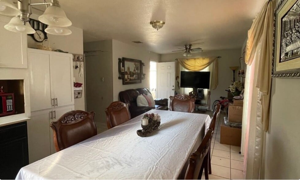 Primary Photo - 411 Amires Pl