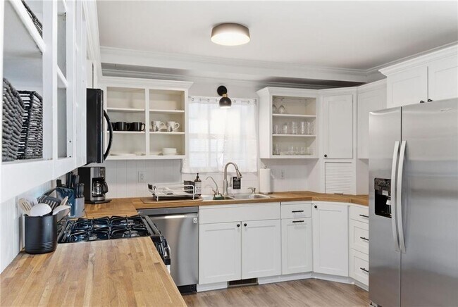 Building Photo - 3 Leigh Ln