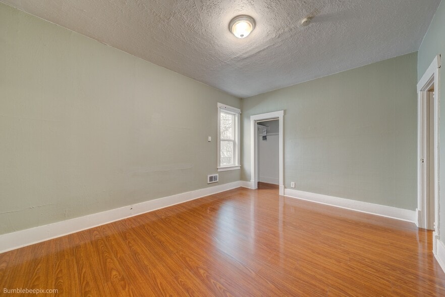 Building Photo - 802 Pine St