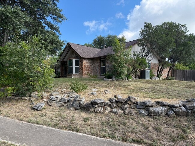 Building Photo - Charming One-Story Ranch on Corner Lot in ...