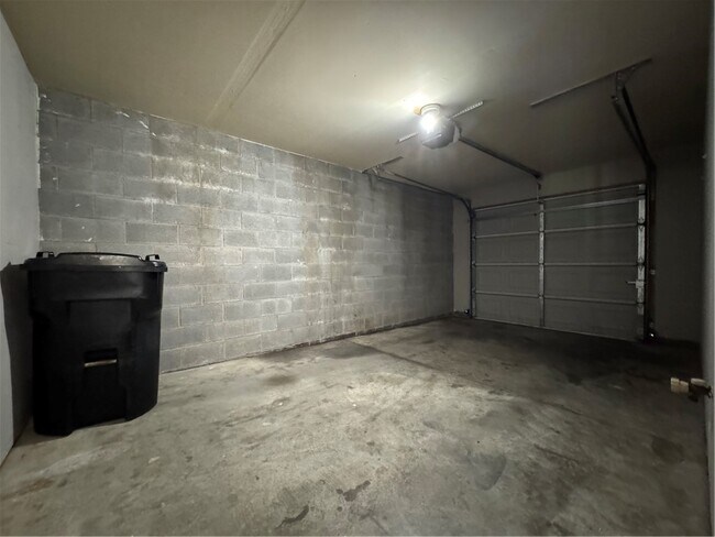 Building Photo - 749 Royal Sunset Dr