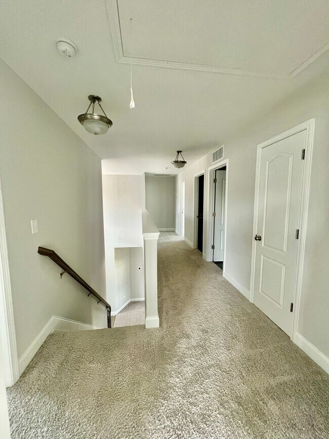 Building Photo - Stunning 4BR 3BA Home in Colfax