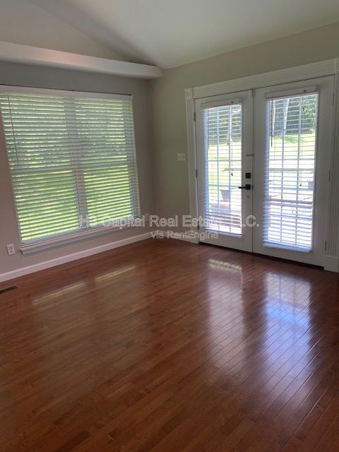 Building Photo - 2852 Fairway Dr