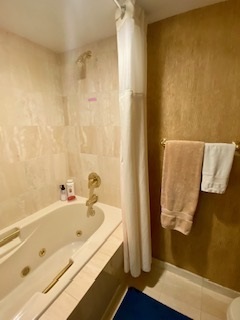 Jetted Tub in Master Bathroom - 6620 Lake Washington Blvd NE