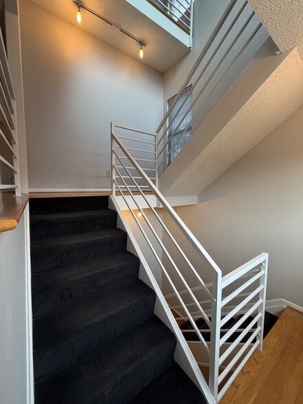 Building Photo - 1091 Harrison Ave