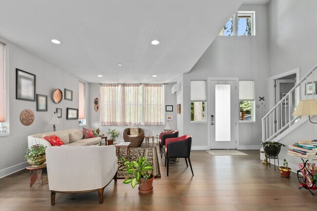 Building Photo - 5Bd/3.25Ba Seattle House