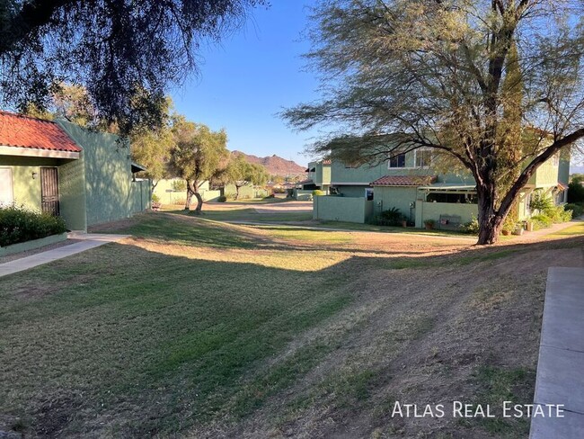 Building Photo - 729 E Cochise Dr