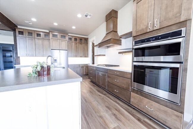 Building Photo - Stunning 3 Bed, 2.5 Bath Prescott Home wit...