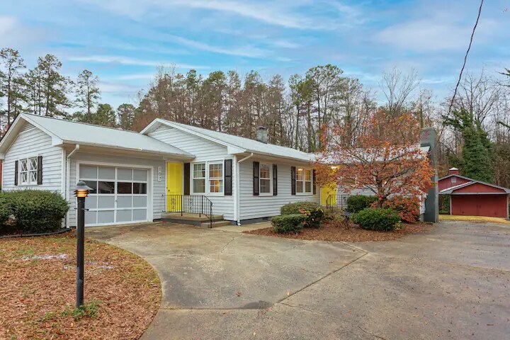 Building Photo - 107 S Wyrick St