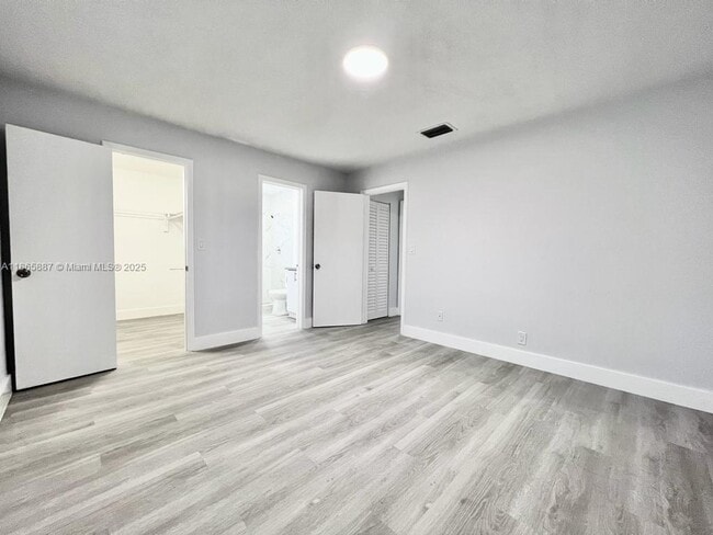 Building Photo - 427 N 24th Ave