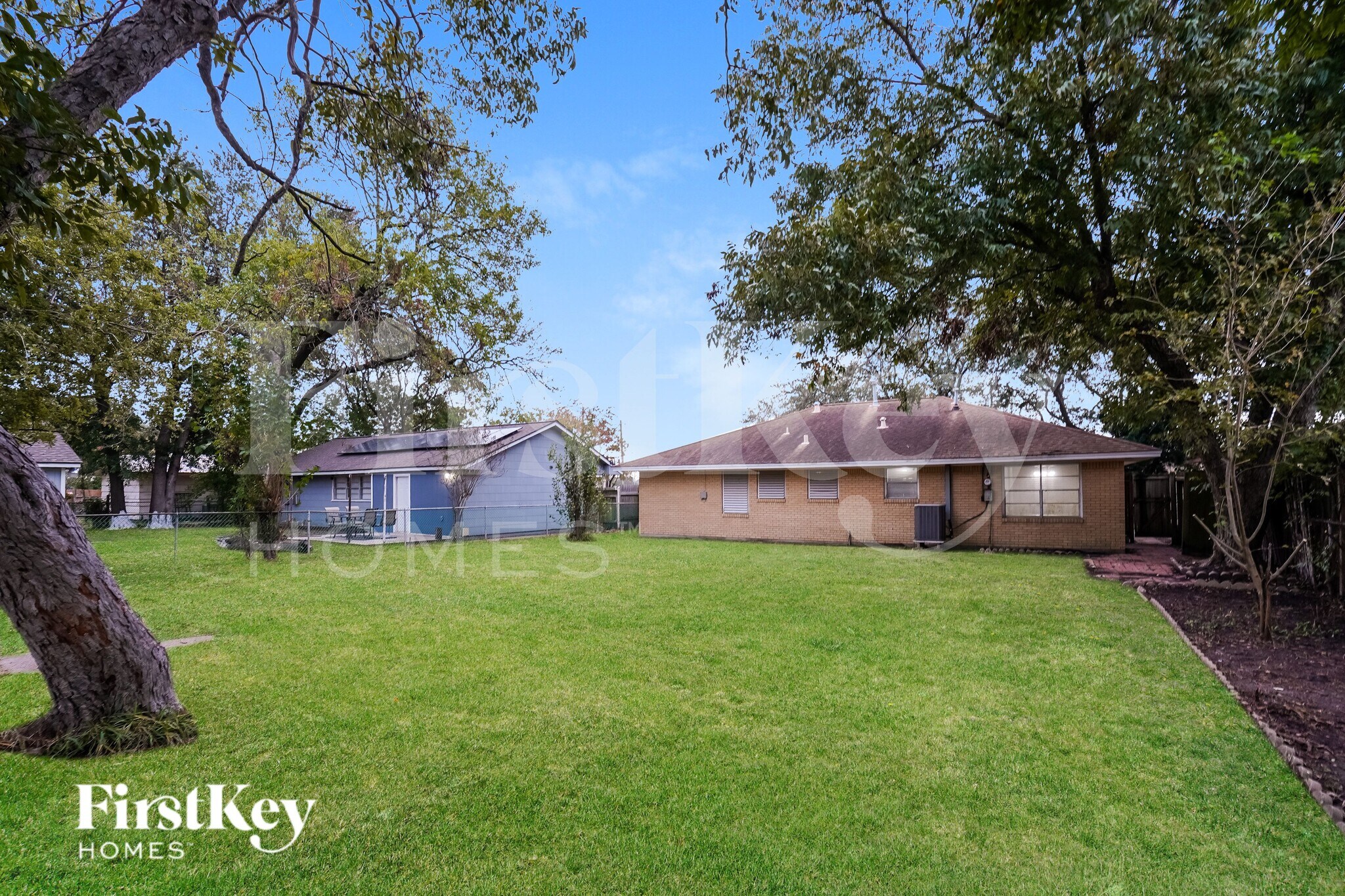 Building Photo - 1610 13th Ave N