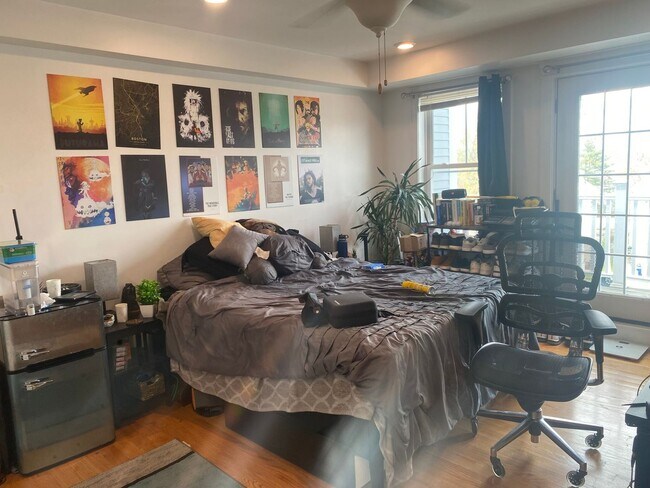 Building Photo - Immaculate 5 bed 3 bath in Lower Allston... Don't miss out..