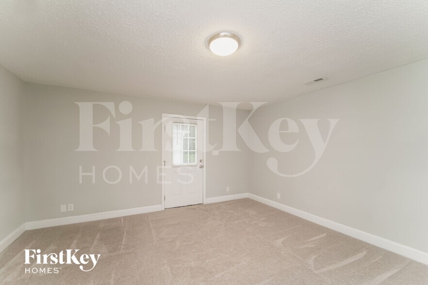 Building Photo - 2521 Skyland Dr