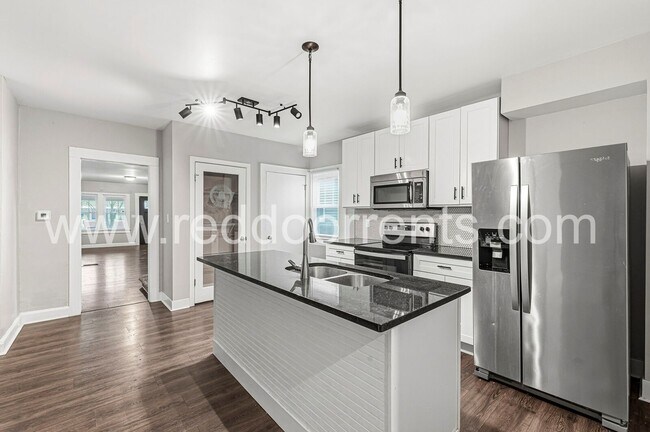 Building Photo - Spacious and Convenient 3-Bedroom Home in Indianapolis