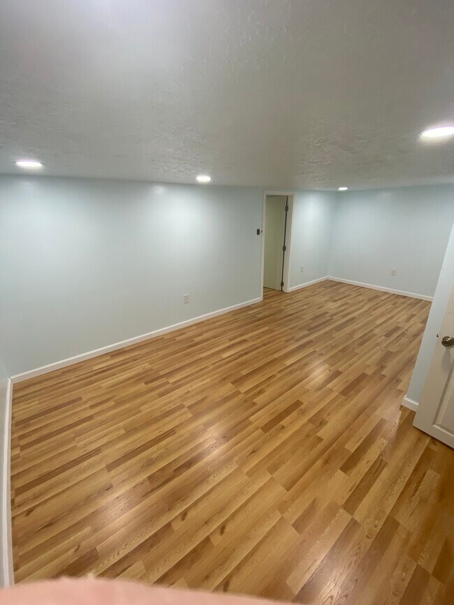 Building Photo - 4012 Henderson Ave