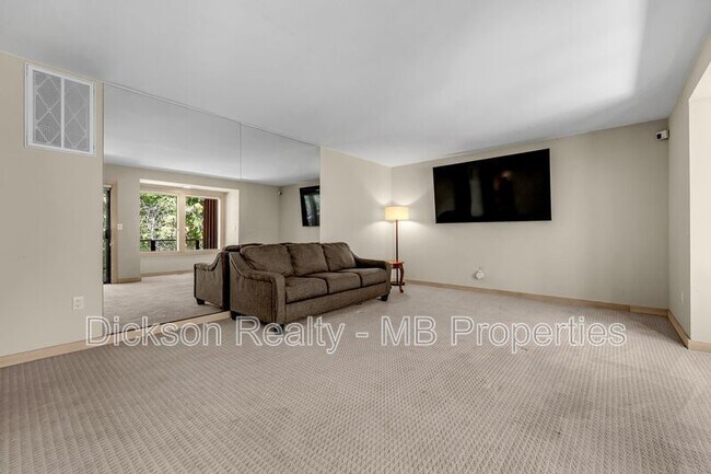 Building Photo - 2205 S Arlington Ave