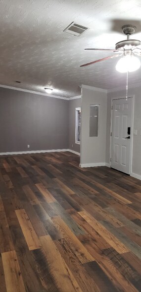 Building Photo - 25 Beautifully Maintained