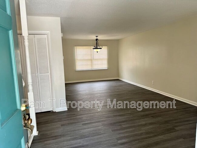 Building Photo - 455 Mall Blvd